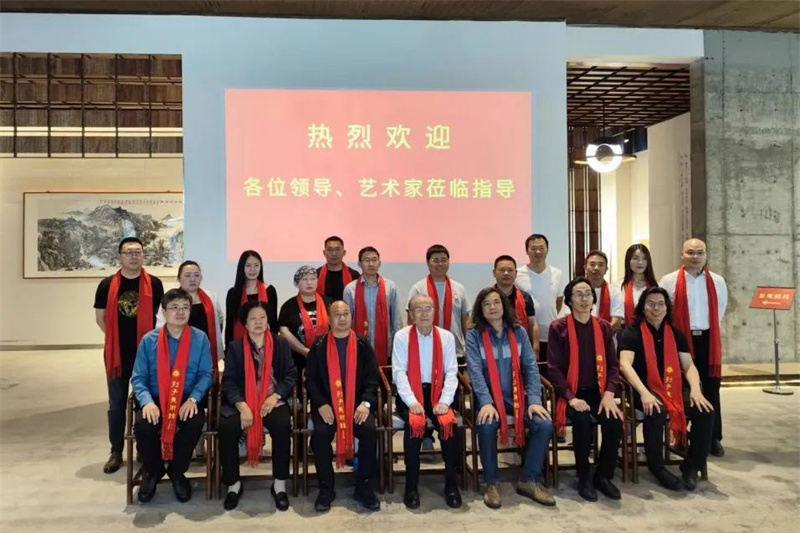 文化交融促发展，艺术交流谱新篇——学院理事长刘仁带队赴郑州列子美术馆开展文化艺术交流活动